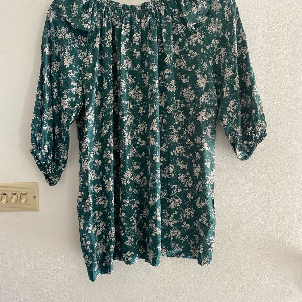 Doe & Rae Green Floral Ruffle Neck Top Size Small - Picture 10 of 11
